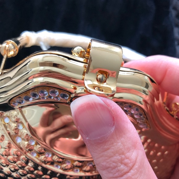 Vintage Gold Metal Clutch Purse - Picture 3 of 9